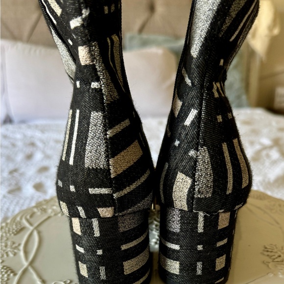 Bleeker and Bond Ankle Boot - Picture 6 of 9